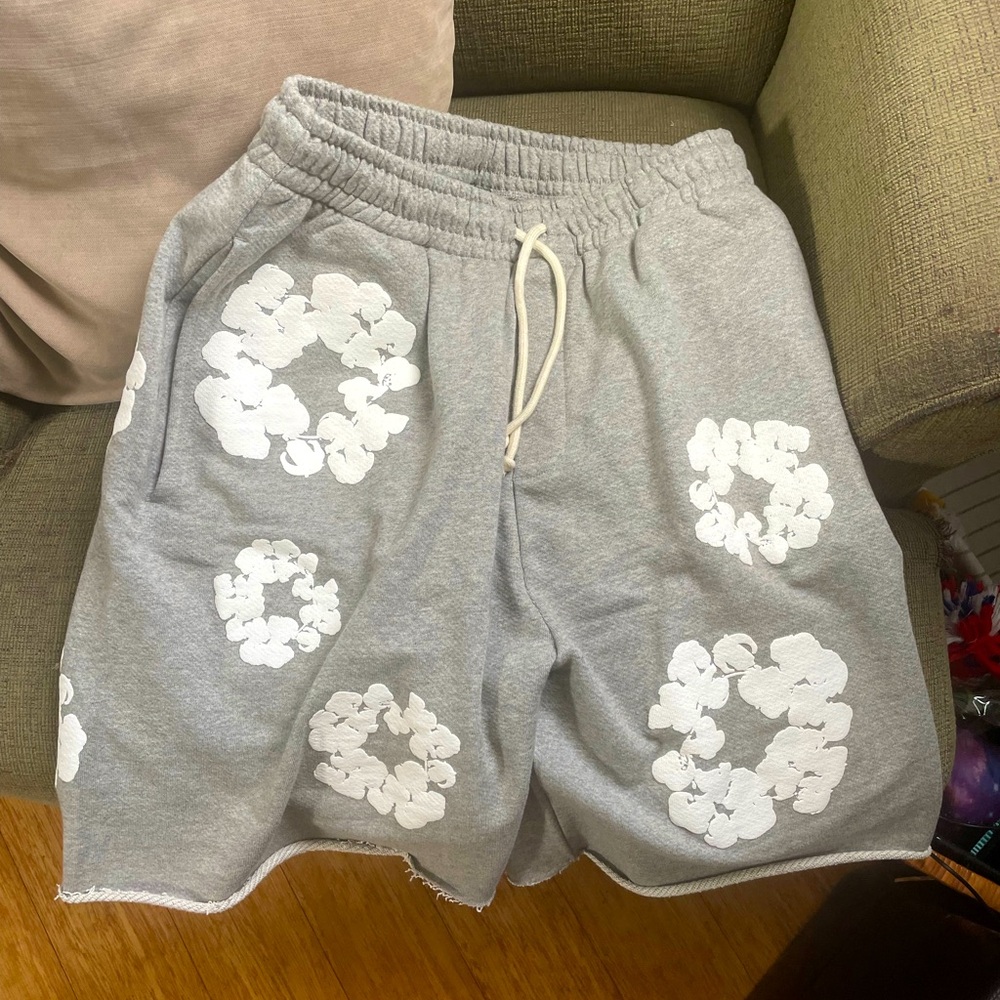 DENIM TEARS GREY COTTON WREATH SHORTS